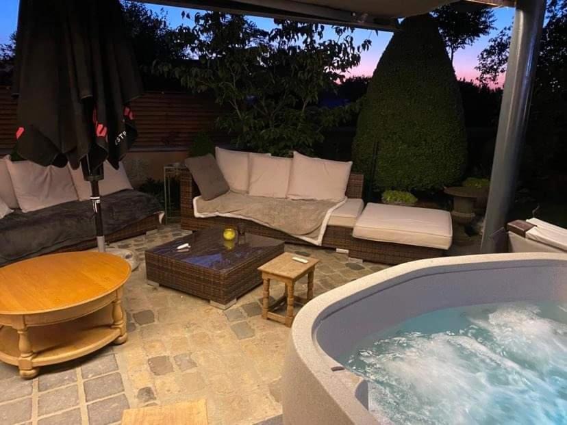 Chez Monsieur Bed and Breakfast Florenville Esterno foto